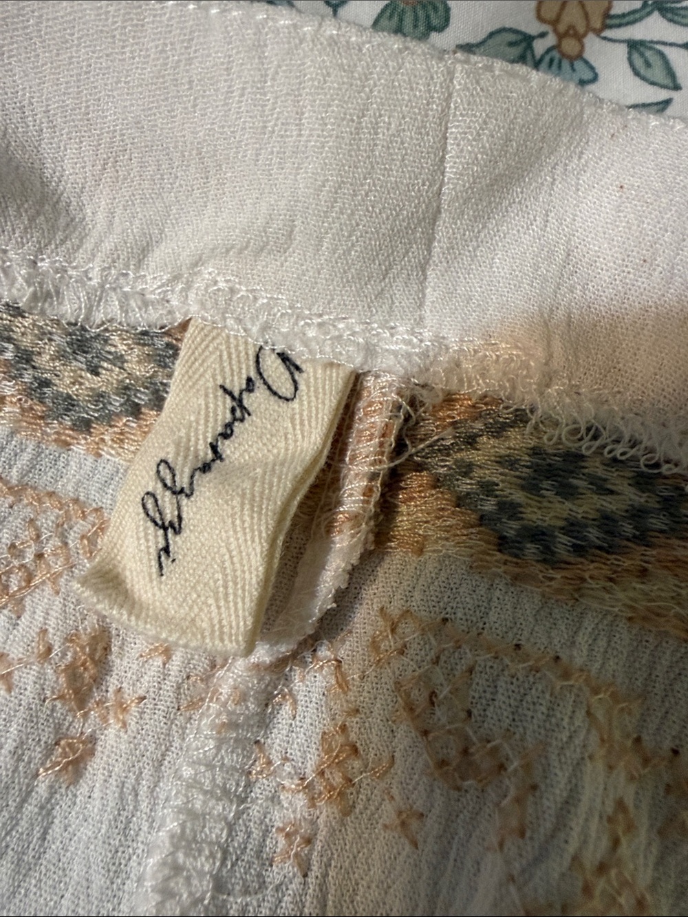 Embroidered Rhauna - Picture 2 of 4